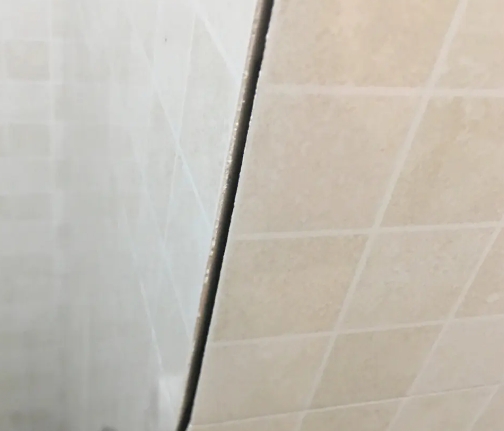 莱州瓷砖空鼓维修公司分享阳台瓷砖脱落的修复过程可以分为以下几个步骤